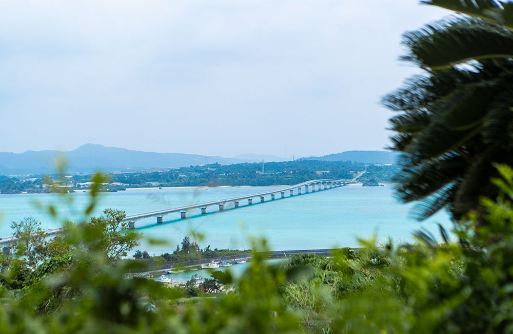 沖縄本島周辺で最も長い古宇利大橋を中心に美しい風景を一望できる。