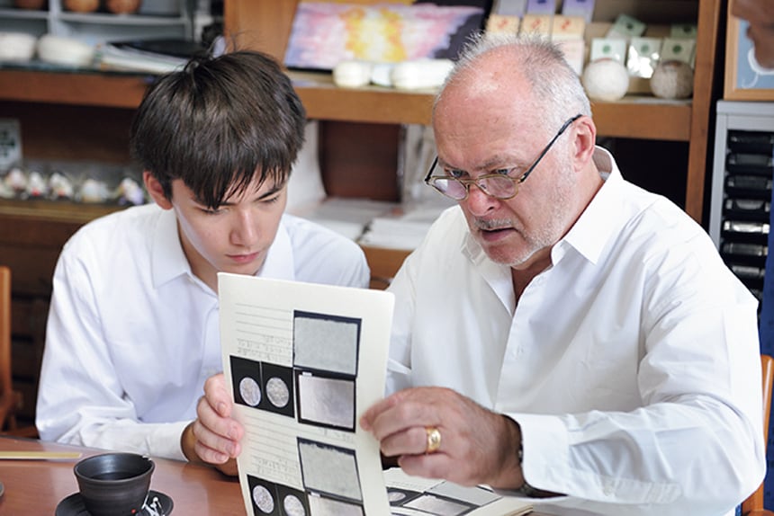 優翔さんが中学生の頃行った、和紙の配合や製法の詳細な比較研究にも感嘆。「“知りたい”とは、こういうことだね」。