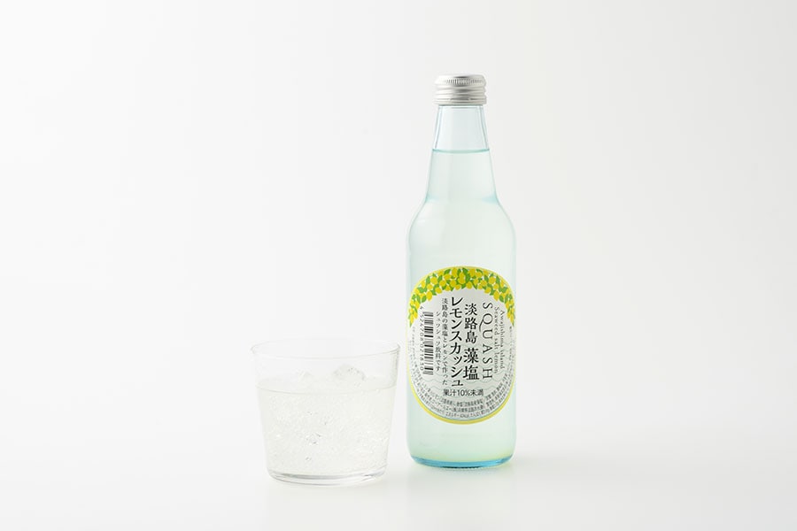 淡路島藻塩レモンスカッシュ 350円（340ml）。