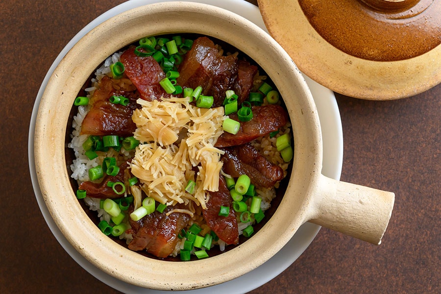 「腸詰め 干し肉 貝柱釜飯」1,680円。