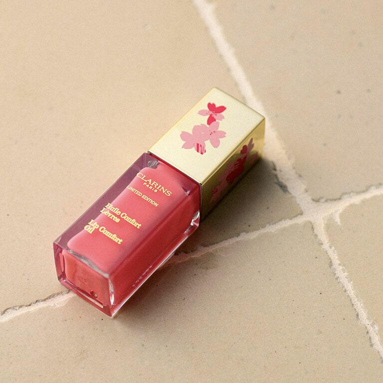 CLARINS「コンフォート リップオイル 14 サクラ」3,200円(限定発売中)／クラランス