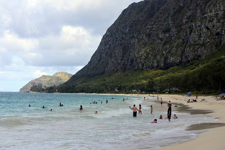 16時近くに行ったら、太陽はもうコオラウ山脈の裏に……。