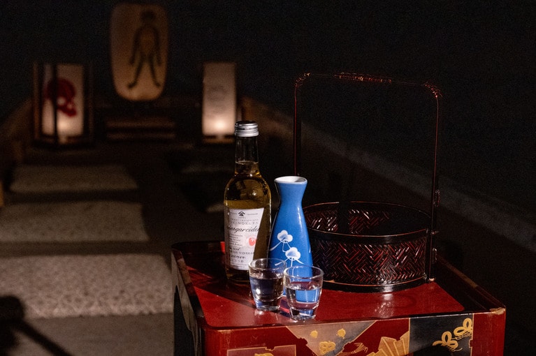 御花のラウンジから好みの飲み物を持ち込んで。