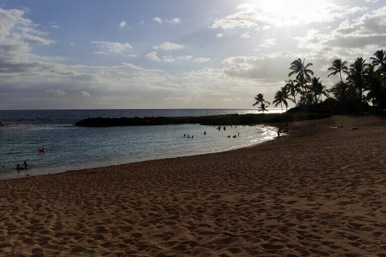 防波堤もあり、安心の人工ラグーン。