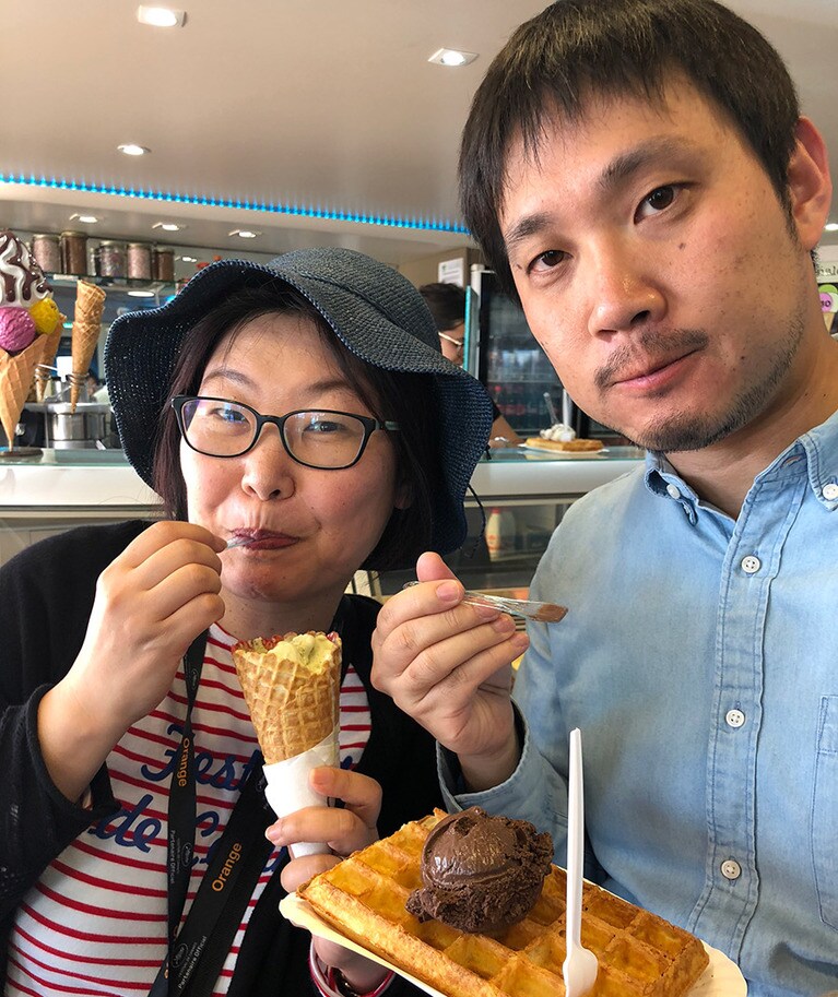 濱口監督が食べてるワッフルは是枝監督もお好きだそう。