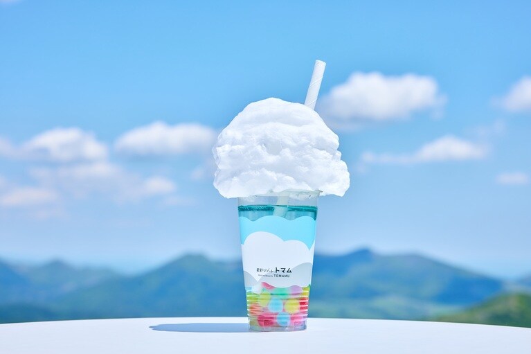 「雲海なないろソーダ」700円。