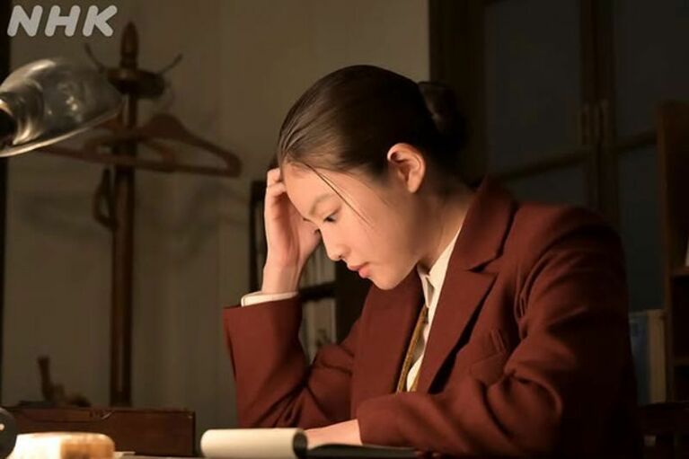 高知新報の“遊軍”記者に（『あんぱん』インスタグラムよりより）