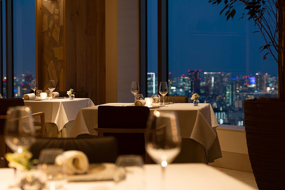 セルリアンタワー東急ホテルの40階にある、夜景も素敵なタワーズレストラン「クーカーニョ」。