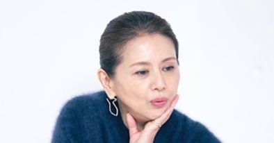 CREA創刊35周年企画「35Questions」に小泉今日子が登場!「最近自炊したメニューは?」「一番嬉しかった贈りものは?」【動画あり】 | 気になるあの人に35の質問!