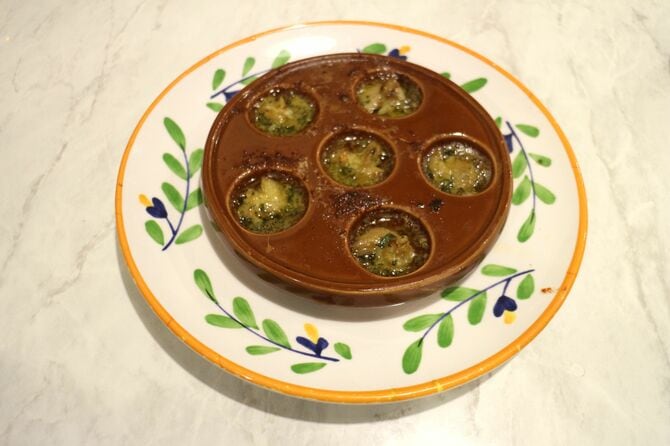 烤蜗牛(エスカルゴ)18元(筆者提供)