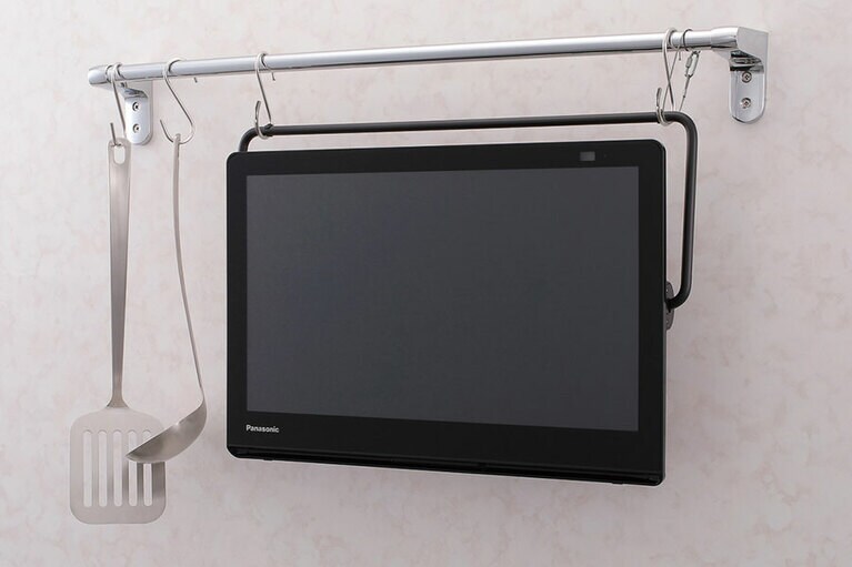 キッチンの調理器具を掛けるところにぶら下げて使うことも可能。