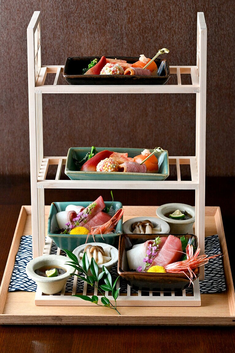 各テーブルで歓声が上がる「宝楽盛り」（写真は2人分）。