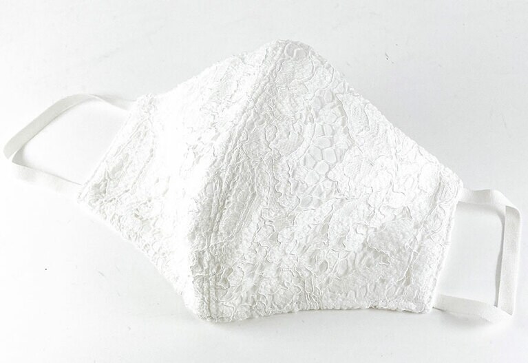 【jun ashida(ジュン アシダ)】オフホワイトレース 3,000円。