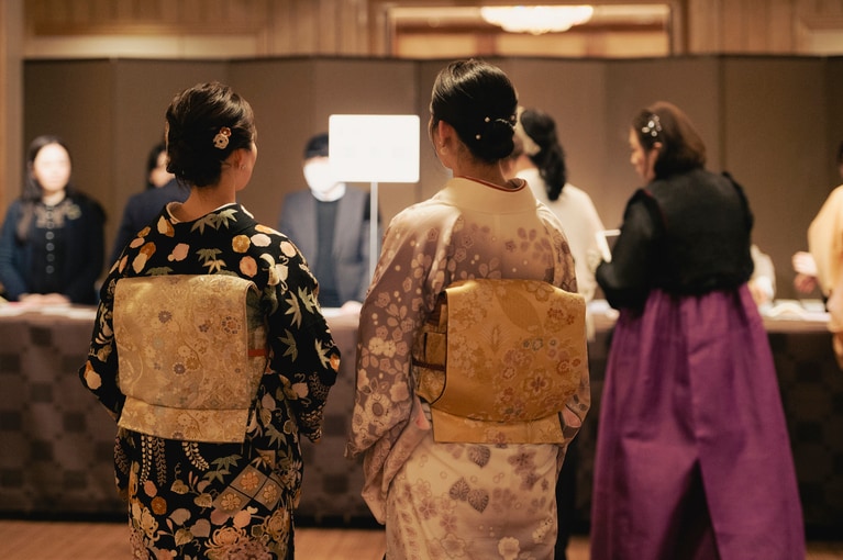 「着物を着る機会を作ってもらえてうれしい」と喜ぶファンのみなさん。