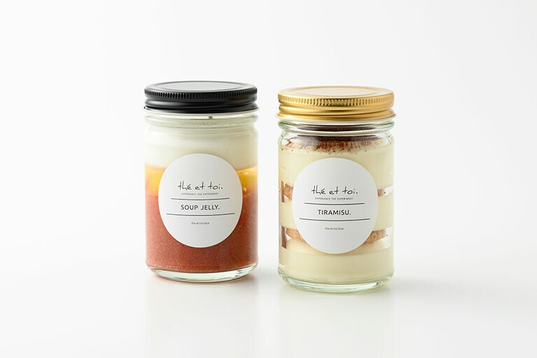 thé et toi. 左から：「スープゼリー ガスパチョ」626円、「ボトルスイーツ ティラミス」637円／岐阜県
