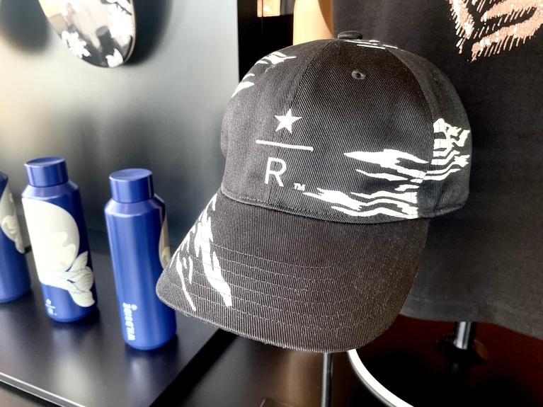 「WILDSIDE スターバックス リザーブ® キャップ」18,700円。