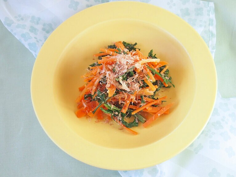 春菊と人参の和え物。