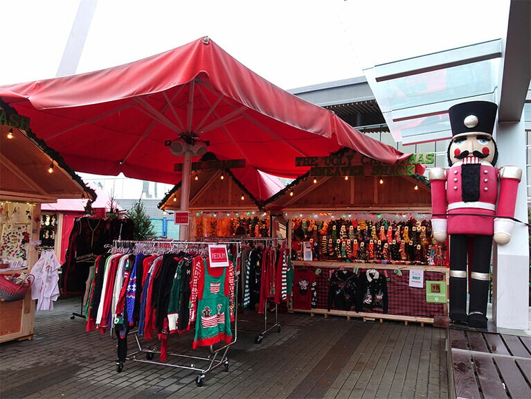 マーケットの奥に小さなお店が。