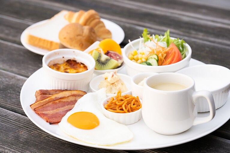 佐渡の食材をたっぷり使ったバランスのよい、ロッジの朝ごはん。