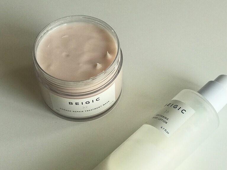 左から、TREATMENT MASK 200g 43,000ウォン、BODY LOTION 200ml 39,000ウォン。