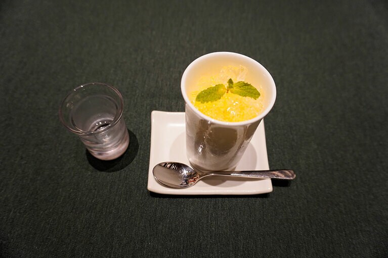 季節のジュレ。お酒が好きな人は追い日本酒をするのもいい。編集部撮影。