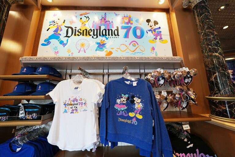 70周年記念グッズ。