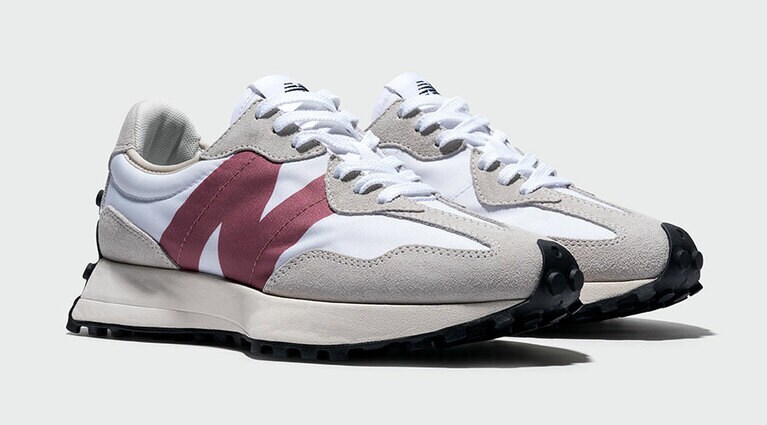 327 WOMEN’S WHITE 9,900円。