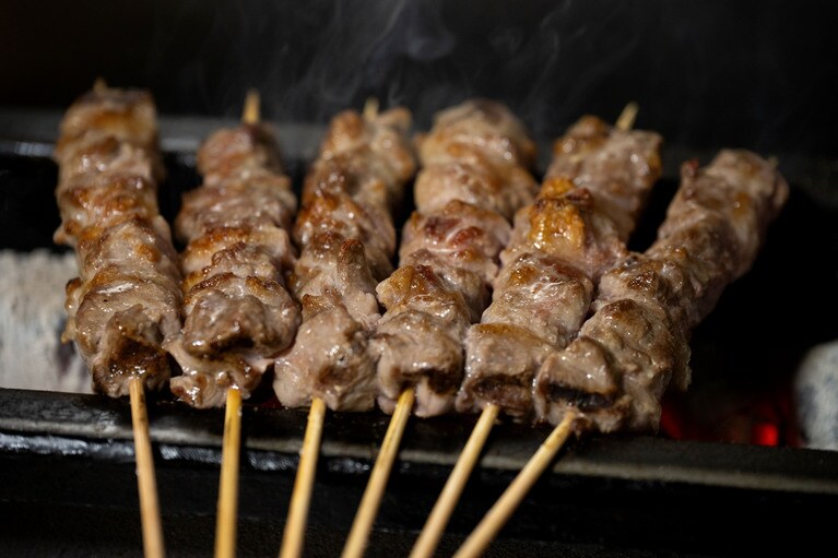 「ラム肉の串焼き（5本）」。