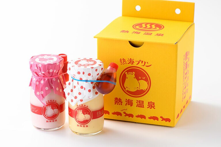 【静岡】熱海プリンの「熱海プリン」。左から：特製カラメルシロップ付、いちごベリーソース付 各350(税込、約90g)。