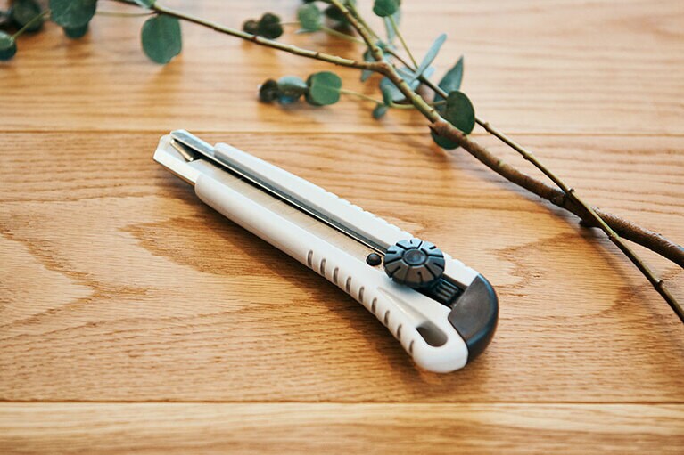 カッターナイフだけあればOK。