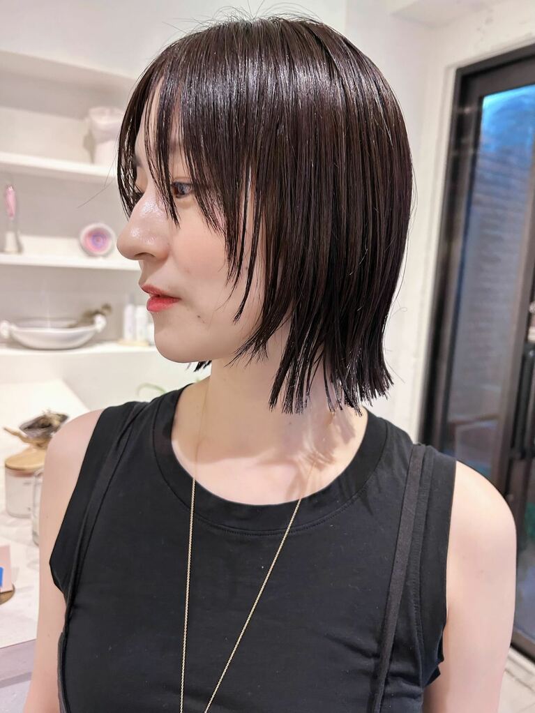 ライトな質感で差をつけるニュアンスボブ。