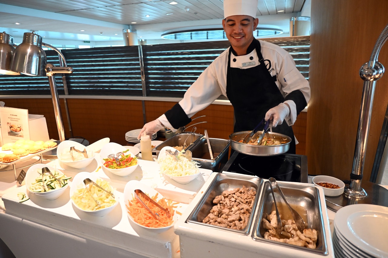 ランチではその場で調理してくれるコーナーのメニューが日替わりで。