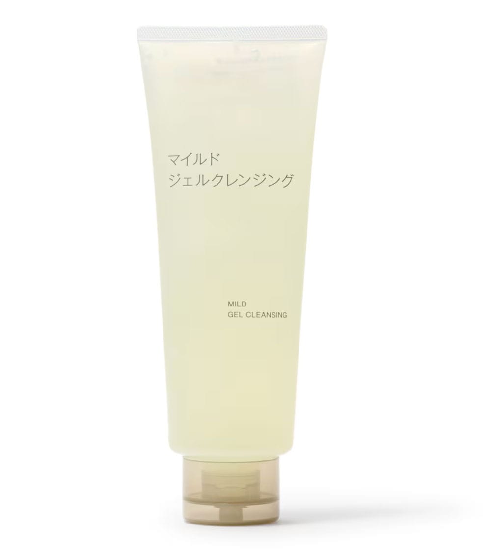 2007年に発売され、2025年5月にリニューアルした「マイルドジェルクレンジング」150g 690円。