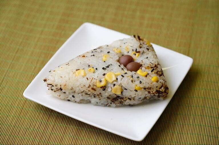 阪神百貨店限定の「とうもろこしとん蝶」は、阪神タイガースにちなんで黄色のとうもろこしに。発想がなんとも大阪らしい。