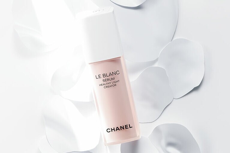 CHANEL「ル ブラン セラム HLCS」［医薬部外品］30mL 16,500円／シャネル