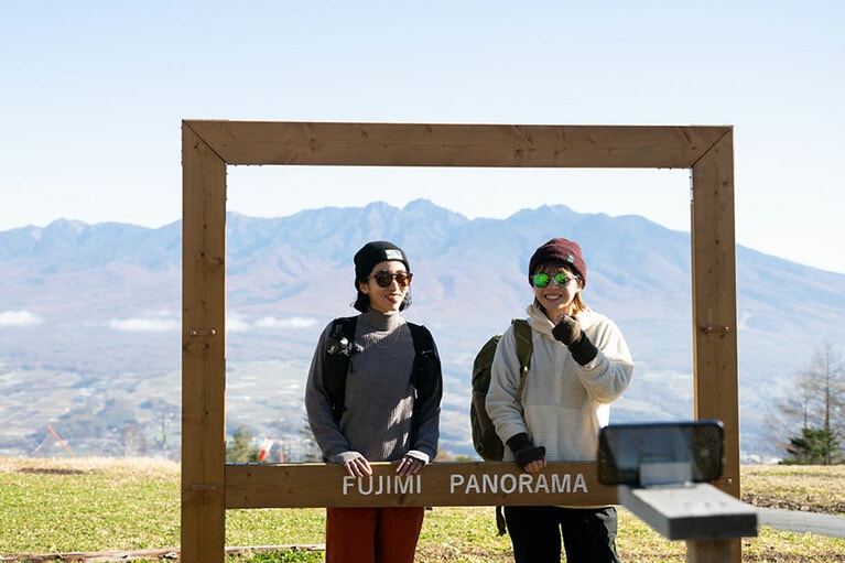 木製のフォトフレーム内には、ちょうど八ヶ岳がおさまる。