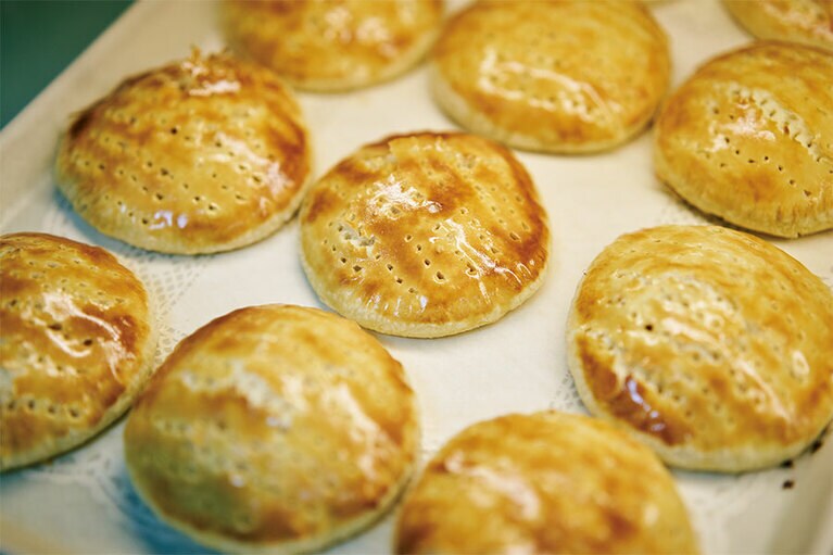 ［國鼎銘點］老婆餅 各28元。タイミングが合えば焼き立てを。