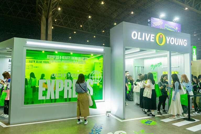 「オリヤン」でお馴染みのオリーブヤングのブースももちろん登場。あまりの人気ぶりに入場規制がかかった。