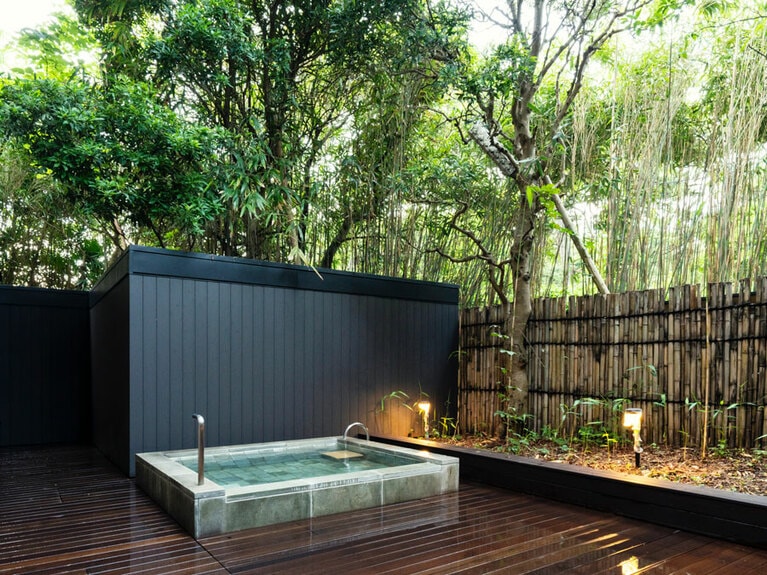 解放感のある露天風呂のほか、内風呂やサウナなどスパも充実。