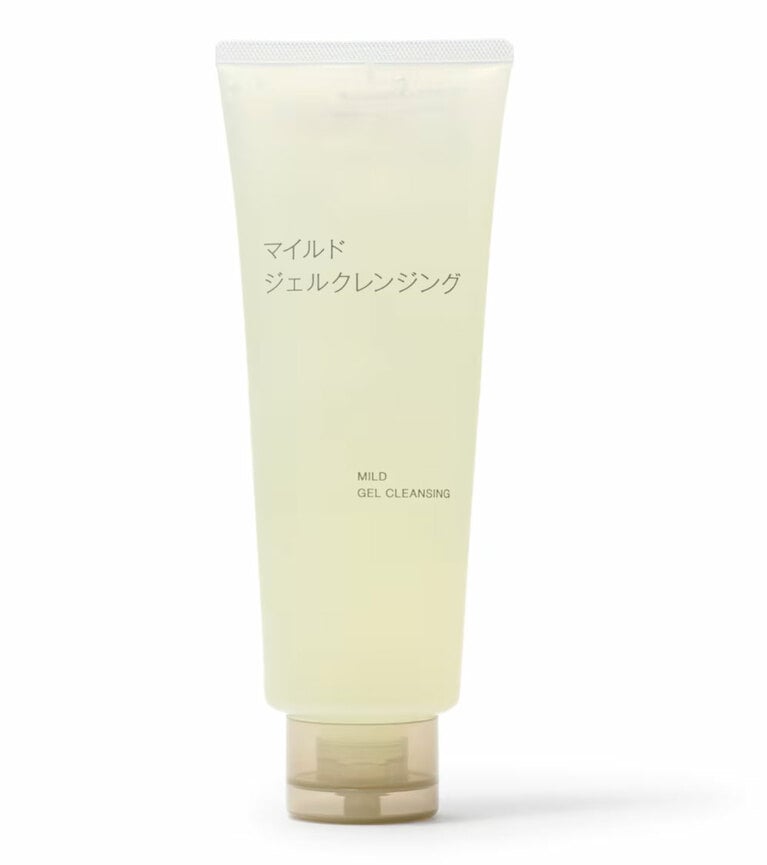 2007年に発売され、2025年5月にリニューアルした「マイルドジェルクレンジング」150g 690円。