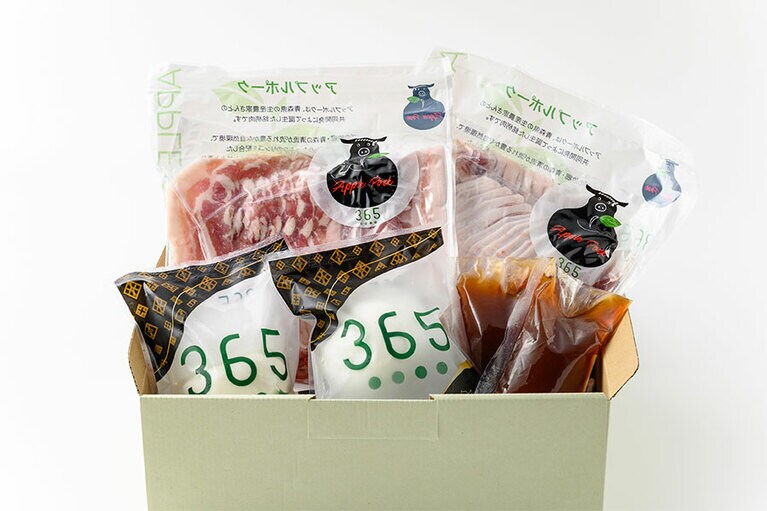 365「青森アップルポークのチーズしゃぶしゃぶセット」［豚バラ400g、豚ロース400g、チーズ・ポン酢各2袋］5,832円／青森県