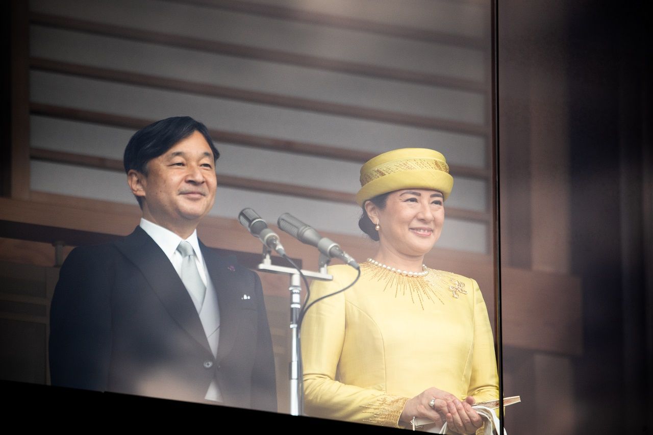 2019年5月4日、天皇陛下の即位をお祝いする一般参賀での天皇皇后両陛下　©文藝春秋