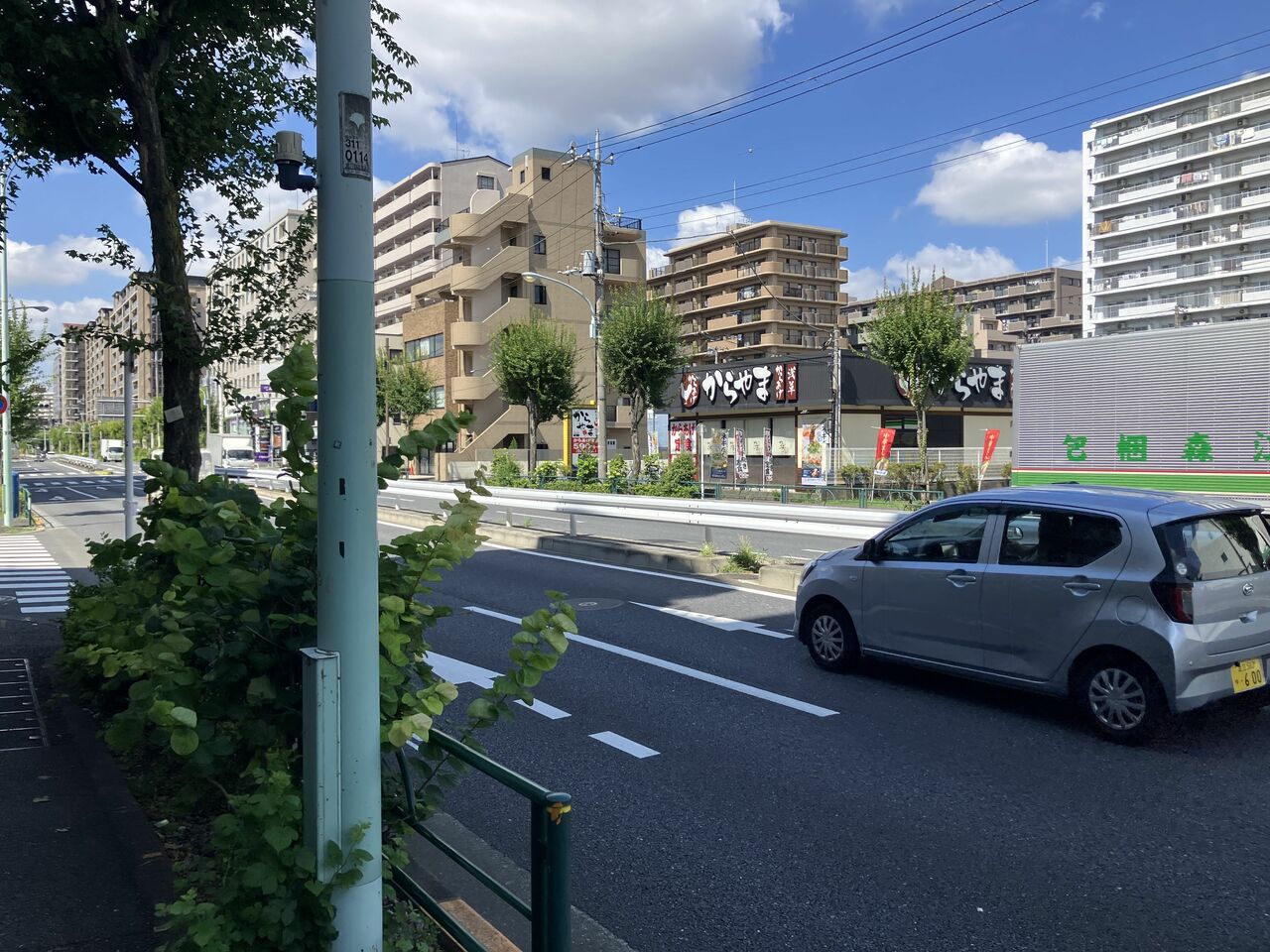 北赤羽駅に近づくと「からやま北赤羽店」、「すし銚子丸赤羽店」