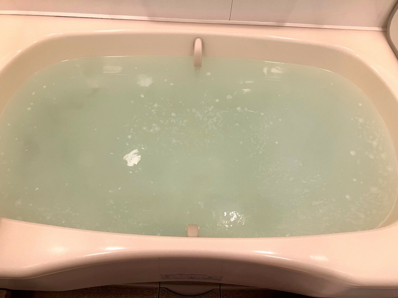あっという間に湯船全体に細かい泡が広がる。