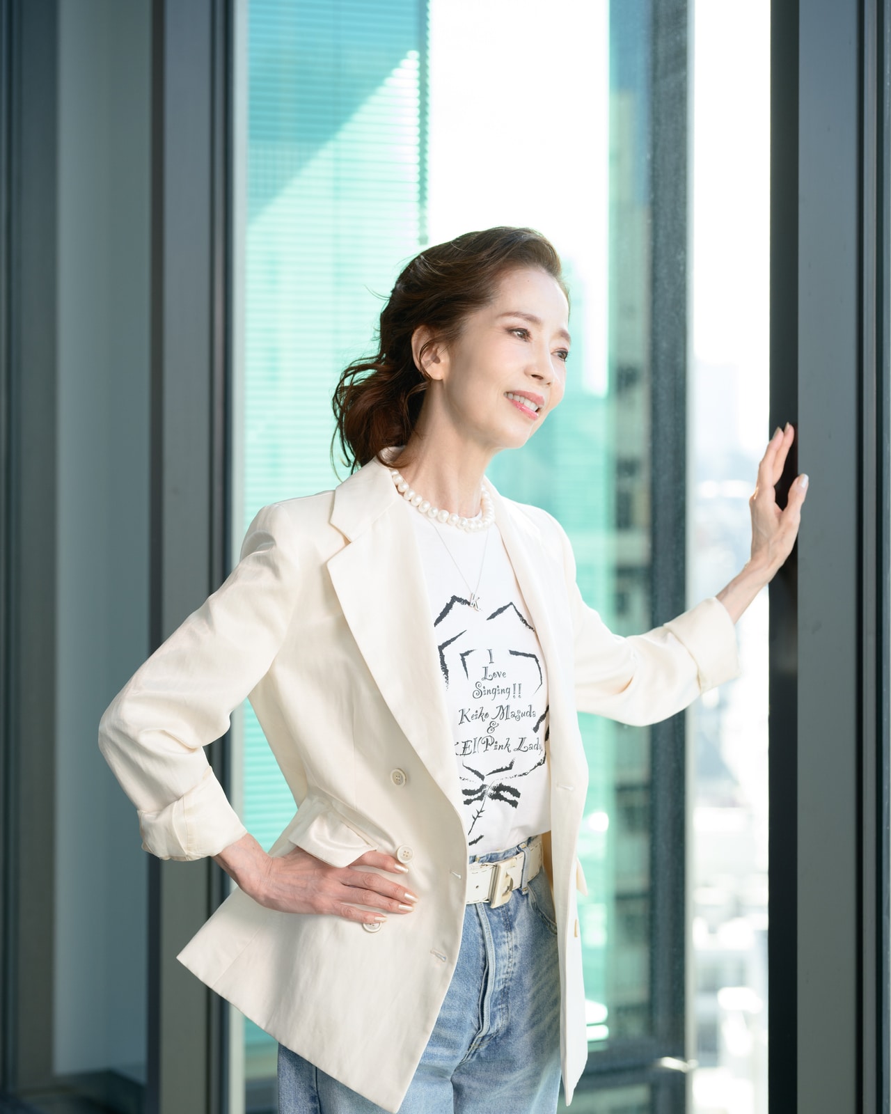 凛とした立ち姿の増田惠子さん。