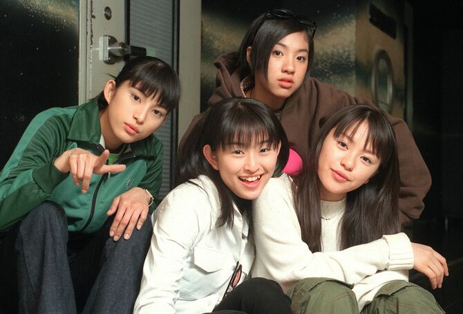 1998年当時のSPEED。(左から)上原多香子、島袋寛子、新垣仁絵、今井絵理子