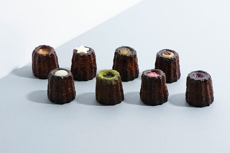 沖縄ほうき星の「黒糖カヌレ8個入」 1,200円。