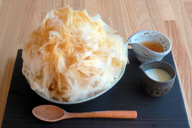 かき氷「宇治ほうじ茶 京ほいろ」800円。