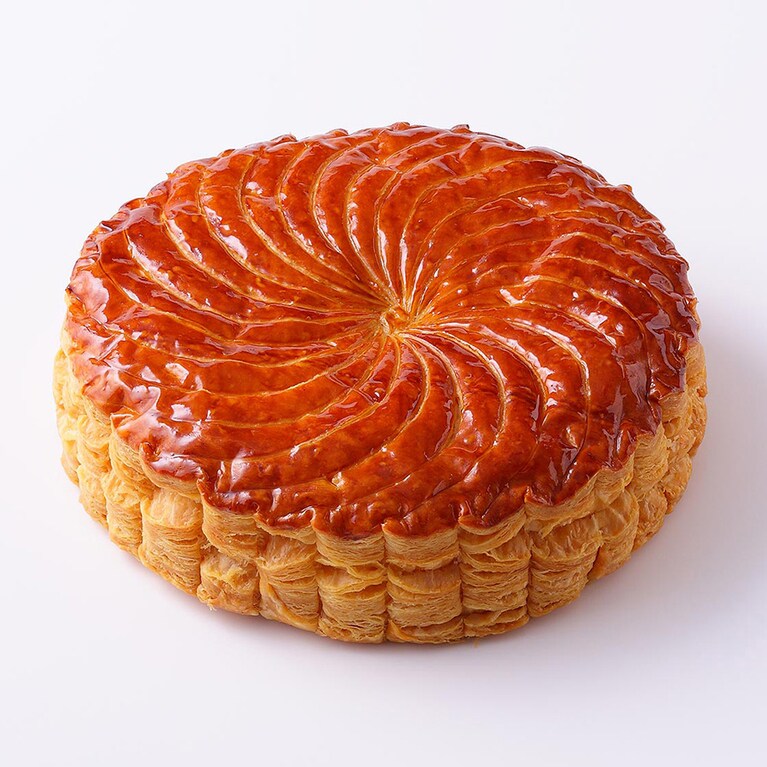 ガレット オ ザマンド(パートフィユテ、アーモンドクリーム)直径約18cm、3,672円。