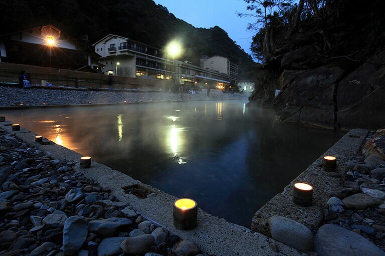 【和歌山県】川湯温泉「仙人風呂」。